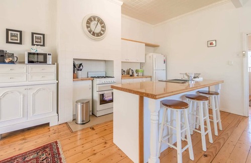 Ironbark House | The Yellow House Summ