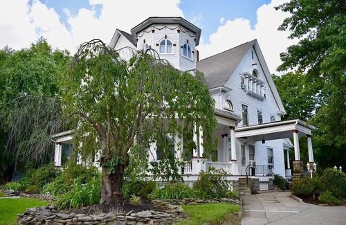 Towanda Bed & Breakfast | The York at Victorian Charm Inn