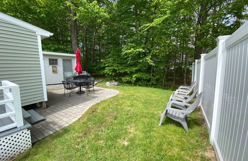 York Beach Cottage | The York Hut is an updated gem just steps to Long Sands! 7min walk to the beach!