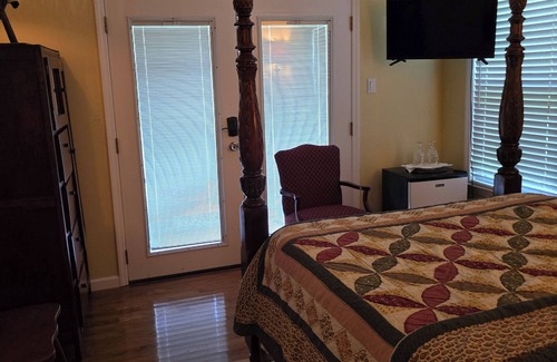 Hubert Hotel | The Zen Suite at the White House. Private entrance & private dining/den area.