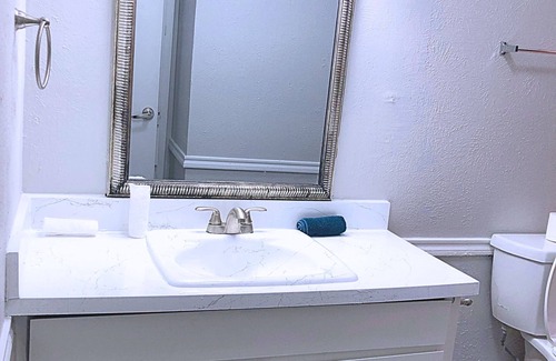 Denton Apartment | Theater apartment/DENTON/POOL/GYM/FREE PARKING