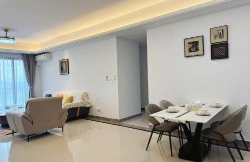 Central District Apartment | TheBess Hotel Tokyo is located adjacent to Singapore and offers a sea viewIt is a family business smart room with the sea view of Princess Bay富力公主湾