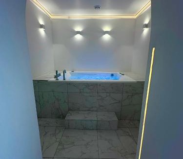 Coignieres Apartment | TheFloor - Hotel Spa