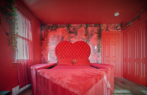 Frankford Apartment | TheHottieHouse : Fun Fantasy 2 Bedroom Apt On Blvd
