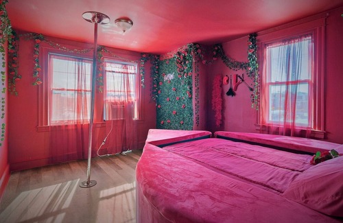 Frankford Apartment | TheHottieHouse : Fun Fantasy 2 Bedroom Apt On Blvd