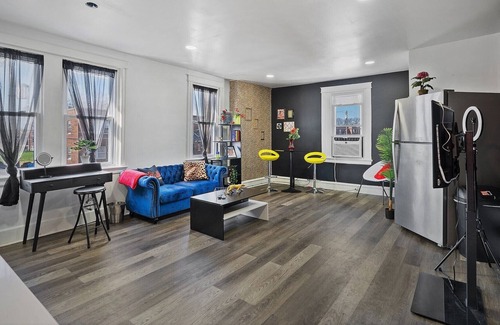 Frankford Apartment | TheHottieHouse : Fun Fantasy 2 Bedroom Apt On Blvd