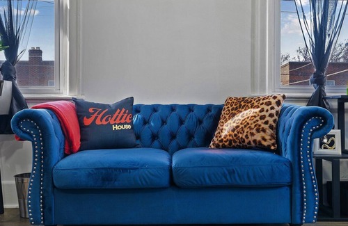 Frankford Apartment | TheHottieHouse : Fun Fantasy 2 Bedroom Apt On Blvd