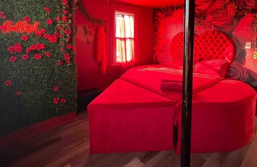 Delair Apartment | TheHottieHouse: Fun Fantasy 2 Bedroom Apt on Blvd