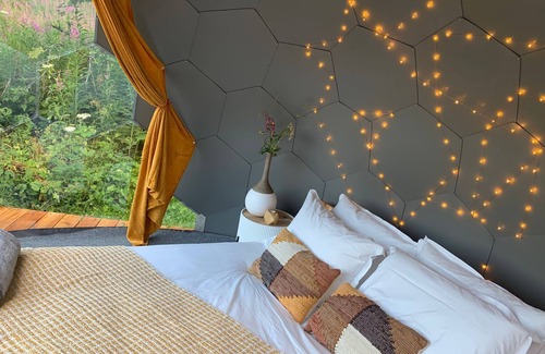 Salvan Cabin | Thelynx.ch : Cosy dome in the alps