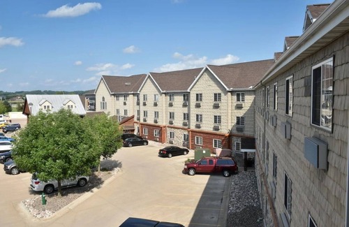 Onalaska Hotel | Theme Suite w/Whirlpool, Living Room, Dry Bar, Stoney Creek Onalaska