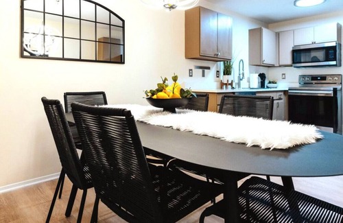 Southfield Condo | ThePlushNest/Luxe King Suite/Min from Detroit