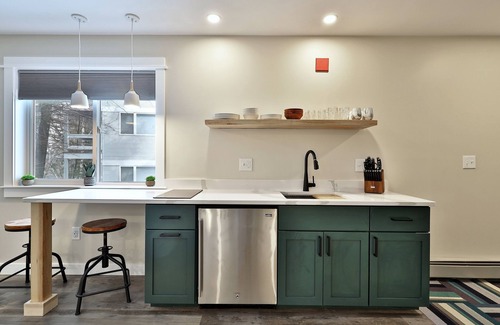 Killington Condo | There Will Be Snow w/Kitchenette, WiFi, TV, Fireplace. Close to Resort on the Shuttle Route