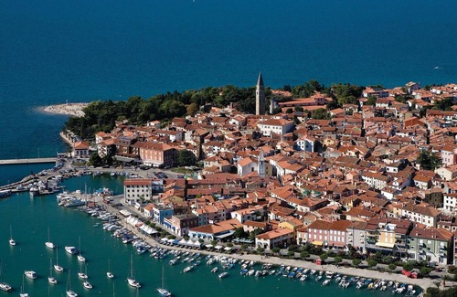 Izola Apartment | These comfortable and functional apartments are located on the 1st floor of a private house.