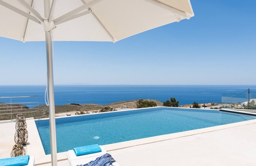 Khora Sfakion House | THETIS, south coast with amazing views and infinity pool!