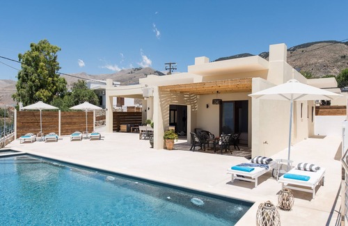 Khora Sfakion House | THETIS, south coast with amazing views and infinity pool!