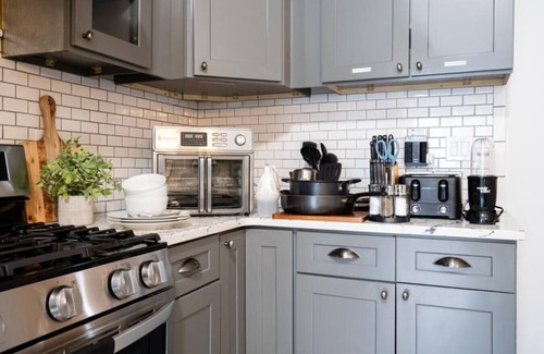North Side House | TheVictorianBlue|25min to NYC