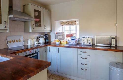 Lower Slaughter Cottage | Thimble Cottage, Lower Slaughter - sleeps 2 guests in 1 bedroom