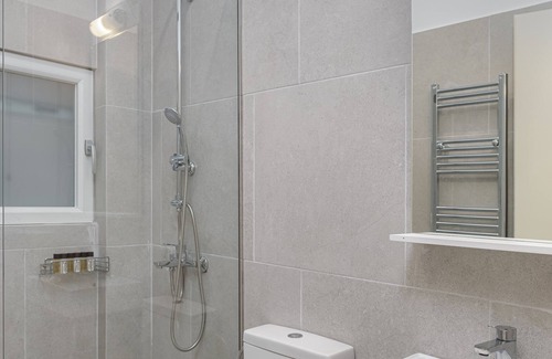 Anafiotika Apartment | THIRAMENOUS RESIDENCE - ATHENA SUITE with Rooftop Hot Tub