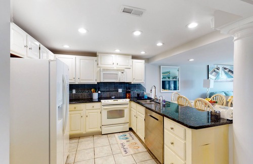 Pine Knoll Shores Condo | Third-Floor Condo in Direct Oceanfront Building w/Shared Pool, WiFi, & Balcony