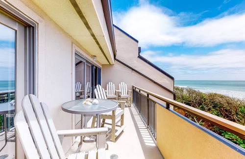 Pine Knoll Shores Condo | Third-Floor Condo in Direct Oceanfront Building w/Shared Pool, WiFi, & Balcony