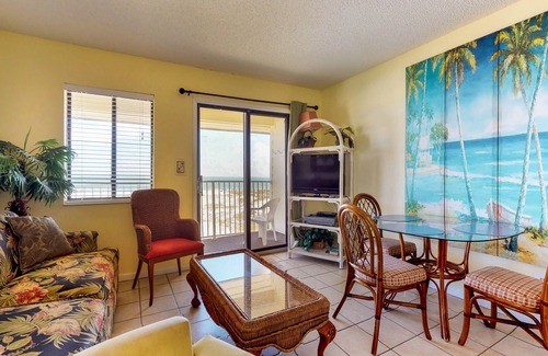 Fort Morgan Condo | Third floor ocean view condo with shared pool, hot tub, and beach access