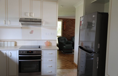 Thirroul House | Thirroul Beach NSW South Coast - 2 minutes to beach!