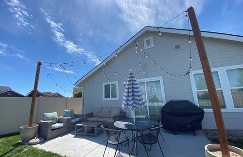 Nampa House | This 3-bedroom home is a hotspot for events, weddings and The Ford Idaho Center!