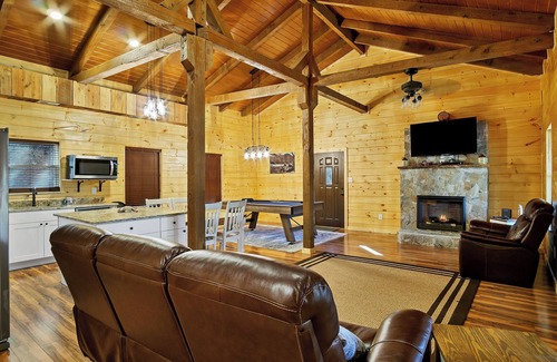 Townsend Cabin | This Amazing home has lots to offer! wonderful hot-tub , pool table & seclusion