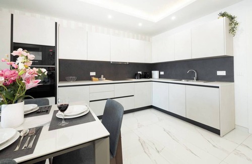 Qawra Apartment | This apartment is a 2 bedroom(s), 2 bathrooms, located in San Pawl il-Baħar, null.