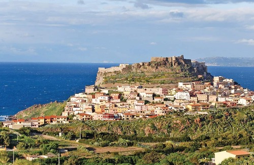 Castelsardo Apartment | This apartment is located in a residential complex in front of the tourist port of Castelsardo, in S