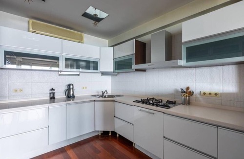 Uskudar Apartment | This apartment is a 2 bedroom(s), 1 bathrooms, located in Üsküdar, İstanbul.