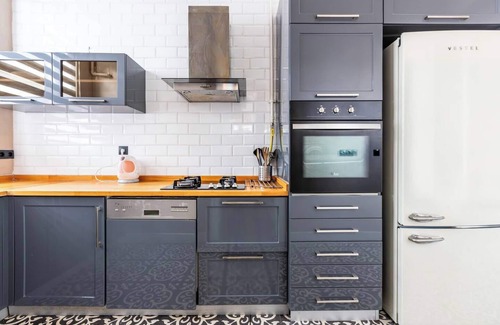 Taksim Apartment | This apartment is a 2 bedroom(s), 2 bathrooms, located in Beyoğlu, İstanbul.