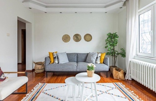 Emirgan Mahallesi Apartment | This apartment is a 2 bedroom(s), 1 bathrooms, located in Sarıyer, İstanbul.