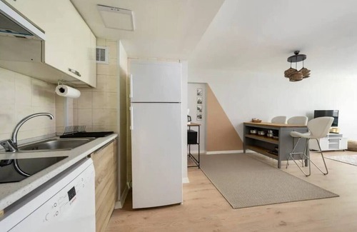 Osmanbey Apartment | This apartment is a 2 bedroom(s), 1 bathrooms, located in Şişli, İstanbul.