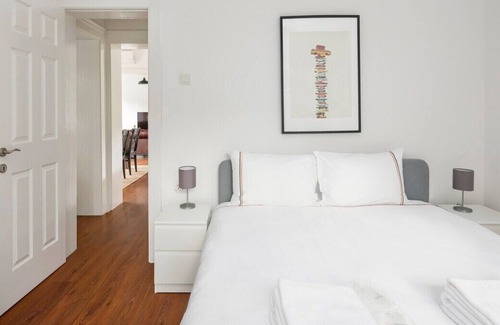Bebek Apartment | This apartment is a 2 bedroom(s), 1 bathrooms, located in Beşiktaş, İstanbul.