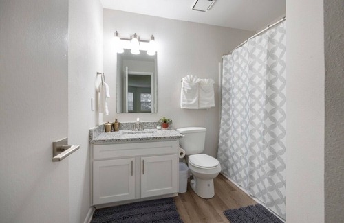 Carrboro Apartment | This apartment is a 2 bedroom(s), 2 bathrooms, located in Carrboro, NC.