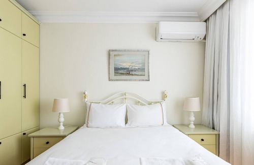 Moda Apartment | This apartment is a 3 bedroom(s), 2.5 bathrooms, located in Kadıköy, İstanbul.