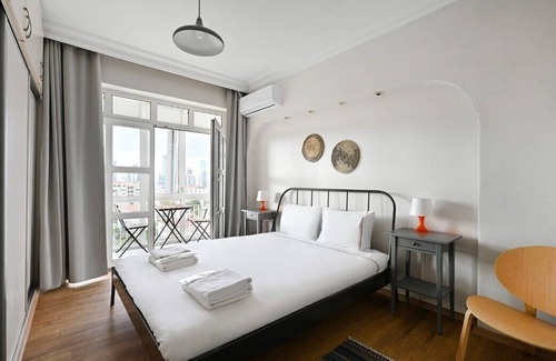 Besiktas Apartment | This apartment is a 3 bedroom(s), 1 bathrooms, located in Beşiktaş, İstanbul.