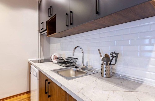 Sisli Apartment | This apartment is a 4 bedroom(s), 2 bathrooms, located in Şişli, İstanbul.