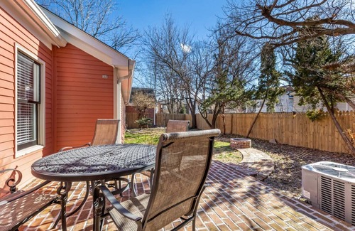Historic South Hill Apartment | This apartment is a 5 bedroom(s), 2 bathrooms, located in Lexington, KY.
