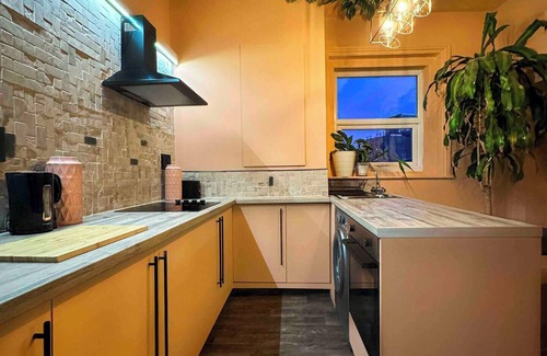 Manchester City Centre Apartment | This apartment is a 3 bedroom(s), 1.5 bathrooms, located in Manchester, England.