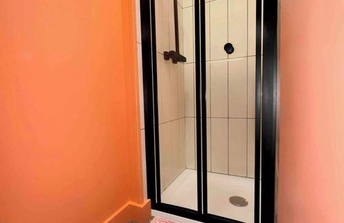 Manchester City Centre Apartment | This apartment is a 3 bedroom(s), 1.5 bathrooms, located in Manchester, England.