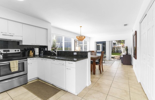 Mission Bay Apartment | This apartment is a 3 bedroom(s), 2 bathrooms, located in Boca Raton, FL.