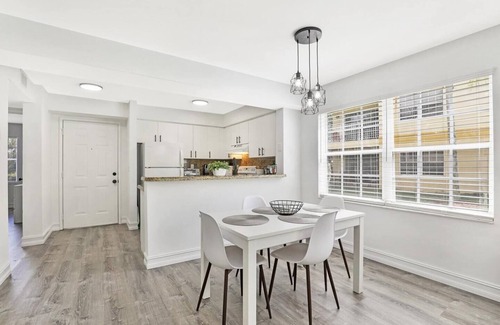Boca Raton Apartment | This apartment is a 2 bedroom(s), 2 bathrooms, located in Boca Raton, FL.