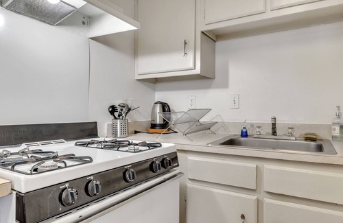 Downtown Harrisburg Apartment | This apartment is a 1 bedroom(s), 1 bathrooms, located in Harrisburg, PA.