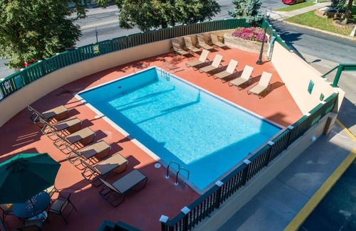 Downtown Harrisburg Apartment | This apartment is a 2 bedroom(s), 1 bathrooms, located in Harrisburg, PA.