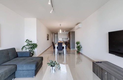 Ta' Pennellu Apartment | This apartment is a 3 bedroom(s), 3 bathrooms, located in Il-Mellieħa, null.