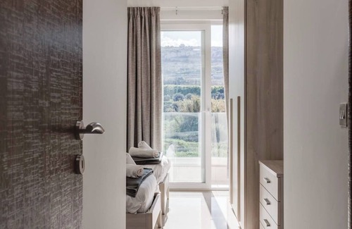 Ta' Pennellu Apartment | This apartment is a 3 bedroom(s), 3 bathrooms, located in Il-Mellieħa, null.