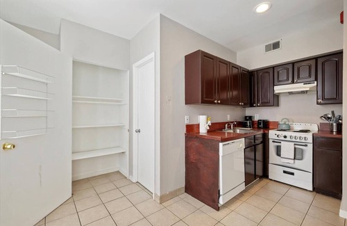 Graduate Hospital Apartment | This apartment is a 1 bedroom(s), 1 bathrooms, located in Philadelphia, PA.