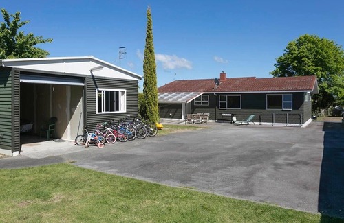 Taupo Cottage | This Bach Has it All - Rainbow Point Holiday Home